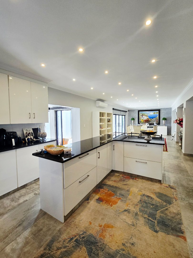 6 Bedroom Property for Sale in Wilkoppies North West